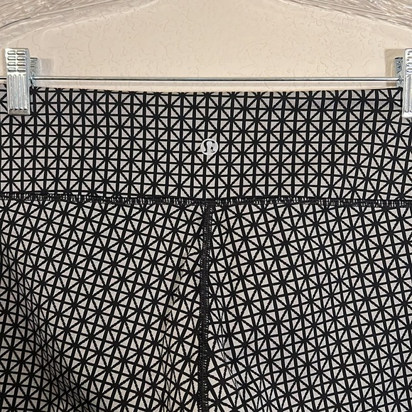 Lululemon Wunder Under pant, size 4. - Picture 2 of 6